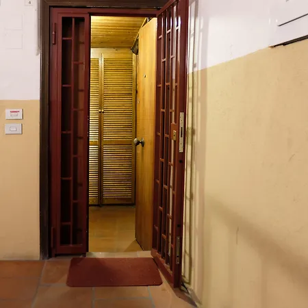 Apartment Guesthost - Castiglione Lovely Mansarda Bologna