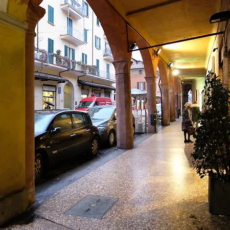 Guesthost - Castiglione Lovely Mansarda