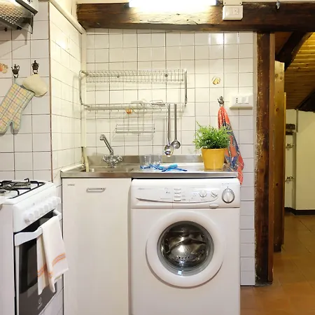 Guesthost - Castiglione Lovely Mansarda ボローニャ