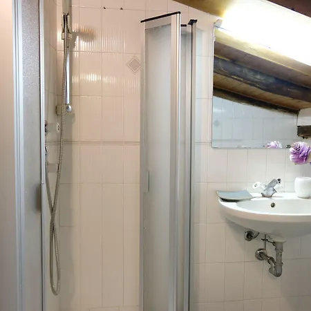 Guesthost - Castiglione Lovely Mansarda Apartmán Boloňa