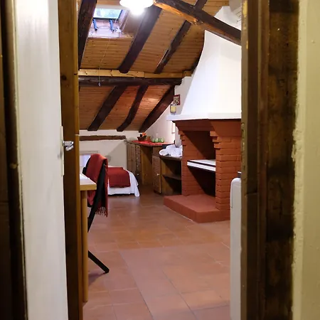 Guesthost - Castiglione Lovely Mansarda Apartmán *