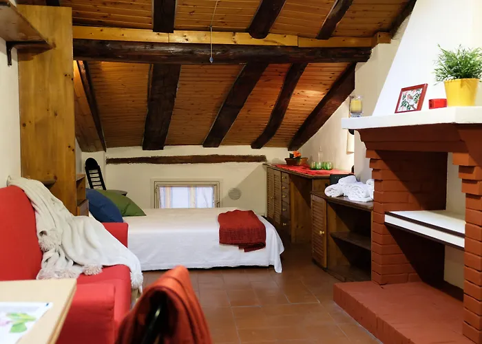 Guesthost - Castiglione Lovely Mansarda Apartman *