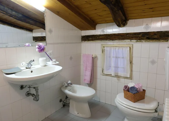 Guesthost - Castiglione Lovely Mansarda Apartman