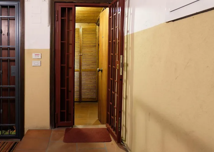 Guesthost - Castiglione Lovely Mansarda Apartman *