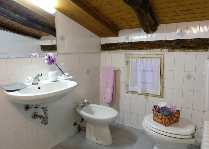 Guesthost - Castiglione Lovely Mansarda Apartman *