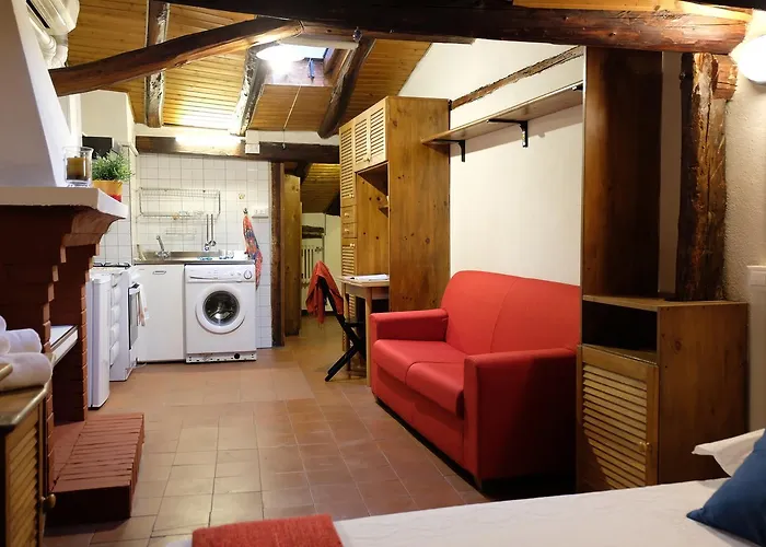 Guesthost - Castiglione Lovely Mansarda Apartman