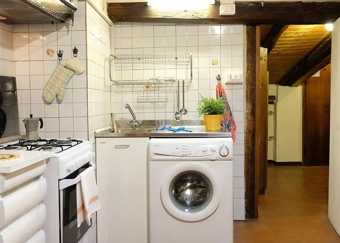 Guesthost - Castiglione Lovely Mansarda 볼로냐