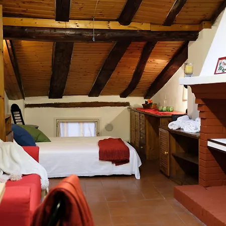 Guesthost - Castiglione Lovely Mansarda Apartment *